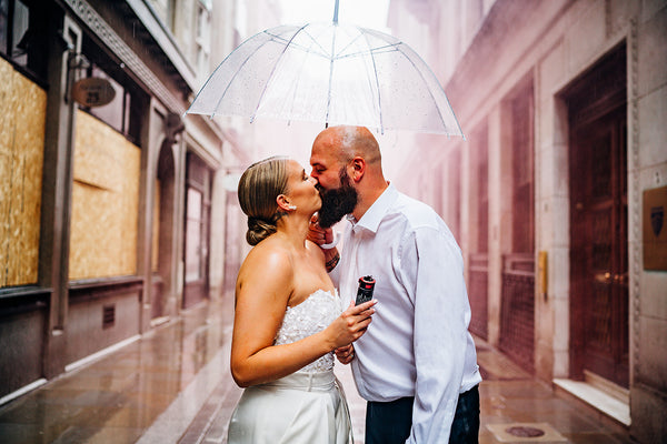 Rainy wedding photo ideas. Umbrella wedding couple photo.